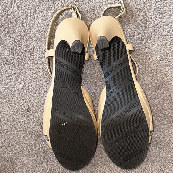 Rose Petals by Walking Cradles Flower Heels! - Picture 3 of 12